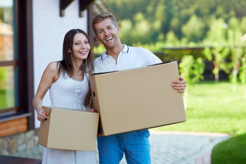 Moving van support for local house and office relocation